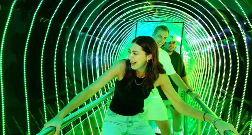 Labyrinthe Sensoriel Odyssey d'Auckland - Image 1 of 6