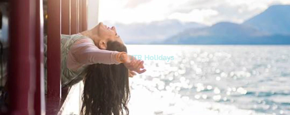 Ultimate Lake Wakatipu Cruise - Scenic Queenstown Experience - JTR Holidays - Image 3 of 5