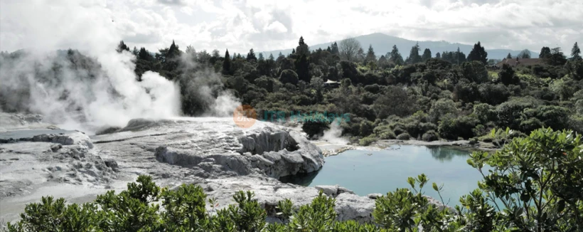 Te Puia Ticket - Entdecken Sie die reiche Māori-Kultur und geothermischen Wunder mit einem Te Puia Ticket in Rotorua. Erleben Sie den beeindruckenden Pōhutu-Geysir, erkunden Sie das Māori Arts and Crafts Institute und genießen Sie einzigartige kulturelle Darbietungen. Fügen Sie das Haka-Erlebnis für eine immersive, traditionelle Begrüßung hinzu und genießen Sie den magischen Geysir bei Nacht. Enthüllen Sie die Schönheit und Geschichte dieses ikonischen Reiseziels in Neuseeland. Te Puia Ticket - Bild 3 von 5