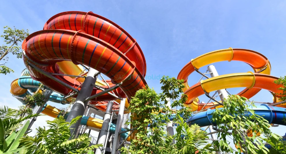 SplashMania Waterpark - Image 1 of 5