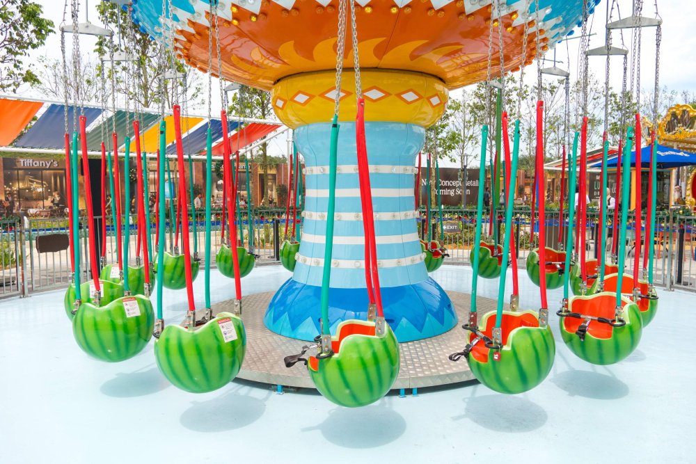 FunPark Gamuda Luge Gardens - Entdecken Sie endlosen Spaß im FunPark Gamuda Luge Gardens, dem ultimativen Ziel für aufregende Fahrten und Familienabenteuer. Erleben Sie die Spannung der Rodelbahn, den lebendigen Spielplatz und entzückende Attraktionen im FunPark Gamuda Luge Gardens. Perfekt für alle Altersgruppen bietet das FunPark Gamuda Luge Gardens einen Tag voller Lachen und unvergesslicher Erinnerungen. Verpassen Sie nicht die Chance, alles zu erkunden, was FunPark Gamuda Luge Gardens zu bieten hat. Planen Sie noch heute Ihren Besuch im FunPark Gamuda Luge Gardens! FunPark Gamuda Luge Gardens - Bild 2 von 5