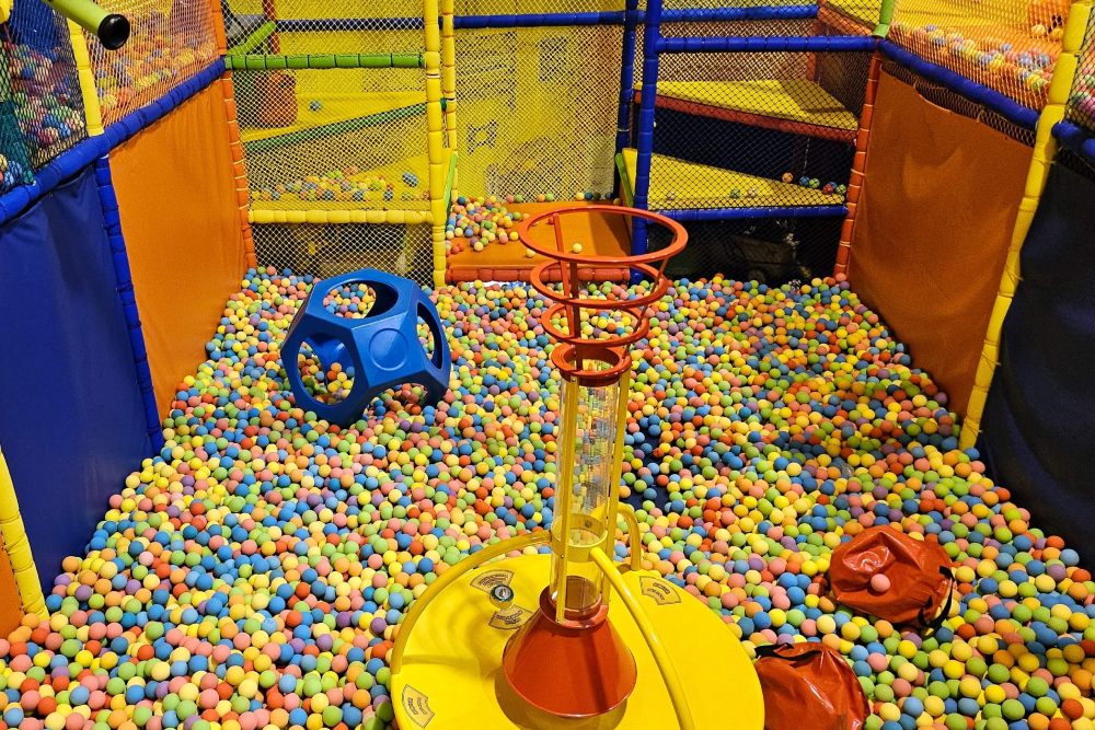 Discovery Bay Epicland - Experience endless fun at Discovery Bay EpicLand, the ultimate indoor playground spanning 14,000 square feet. Discover Asia's largest indoor slide, along with exciting games and activities for all ages at Discovery Bay EpicLand. Adults and teens can enjoy aerial ropes, rock climbing, and vertical slides, while kids will love trampolines, zip lines, volcano slides, and more. Discovery Bay EpicLand offers something for everyone, making it the perfect spot for family fun. Visit Discovery Bay EpicLand today for an unforgettable adventure! Discovery Bay Epicland - Image 3 of 5