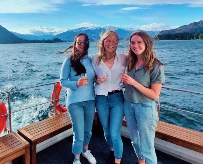 1 Hour Happy Hour Cruise Relax & Enjoy Lake Wanaka Scenery - JTR Holidays - Image 2 of 5