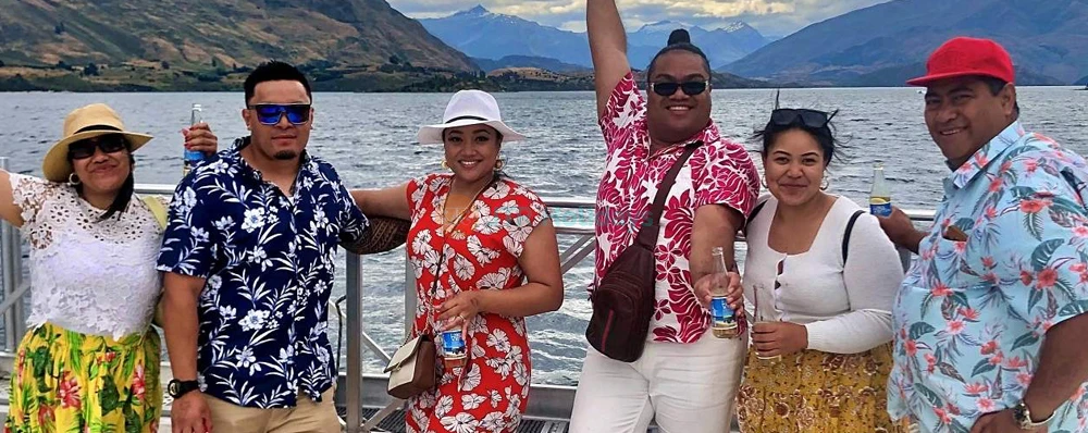 1 Hour Happy Hour Cruise Relax & Enjoy Lake Wanaka Scenery - JTR Holidays - Image 4 of 5