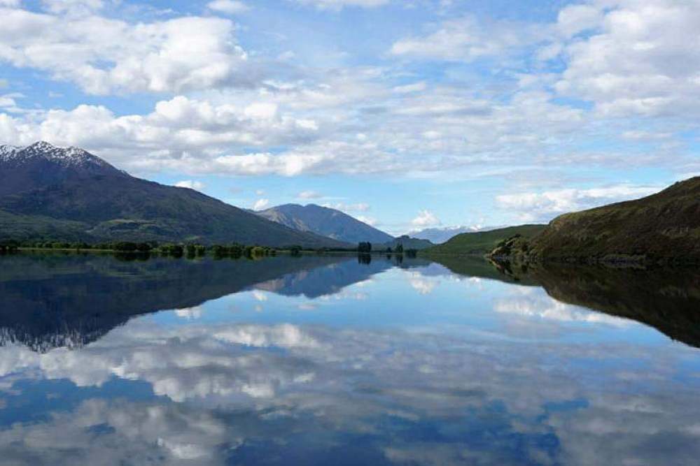 1 Hour Happy Hour Cruise - Lake Wanaka - Image 6 of 7