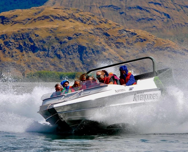 Paseo en lancha a motor en Wanaka y caminata por la naturaleza - Imagen 5 de 5