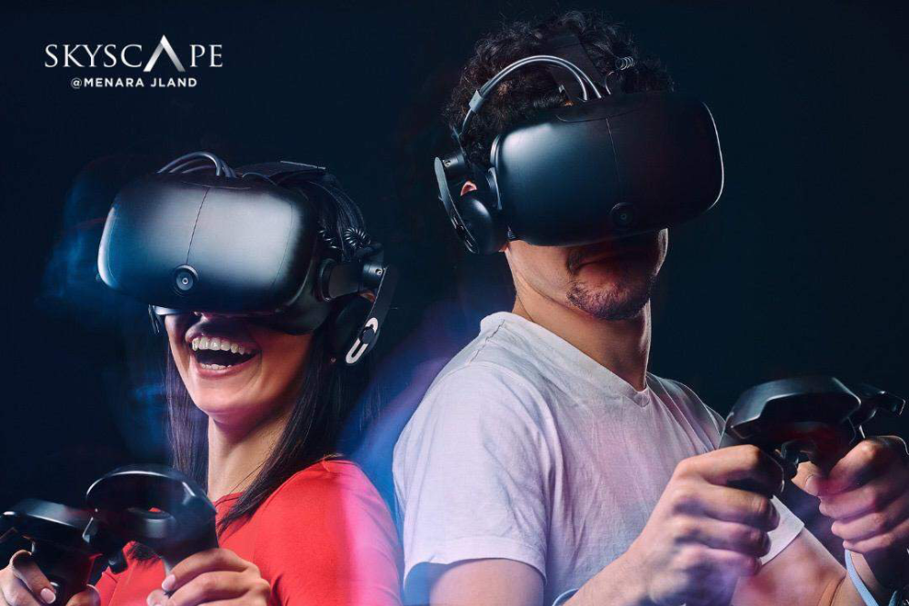 Skyscape Johor Bahru - ¡Experimenta la emoción en Skyscape Johor Bahru, el primer espacio aéreo de entretenimiento de la ciudad! Camina por el Puente Celestial con suelo de vidrio a 149m sobre el suelo y disfruta de vistas impresionantes. Skyscape Johor Bahru ofrece actividades divertidas como juegos de realidad virtual, un túnel LED y atracciones interactivas para todas las edades. No pierdas la oportunidad de visitar Skyscape Johor Bahru para momentos inolvidables con familia y amigos. ¡Reserva tus entradas ahora para explorar todo lo que Skyscape Johor Bahru tiene para ofrecer! Skyscape Johor Bahru - Imagen 4 de 5