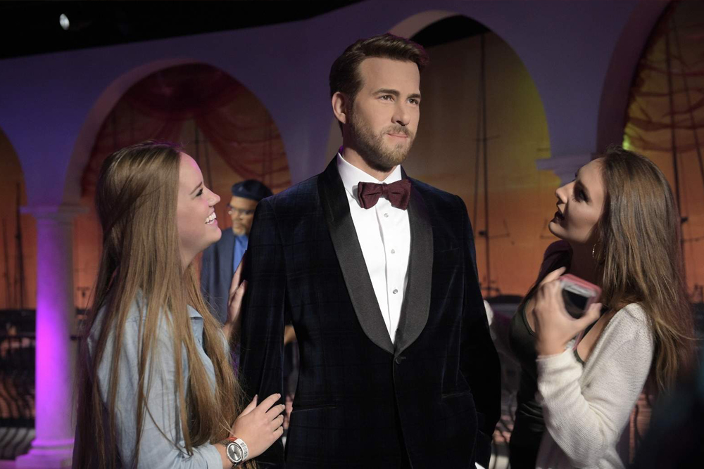 Madame Tussauds Ticket - Orlando - Step into the world of fame at Madame Tussauds Orlando and meet lifelike wax figures of your favorite celebrities, from Hollywood stars to legendary icons. Explore interactive exhibits, snap photos with famous personalities, and enjoy a fun-filled experience for all ages. Located in the heart of ICON Park, this attraction promises a day of entertainment and unforgettable memories. Madame Tussauds Ticket - Orlando - Image 3 of 5
