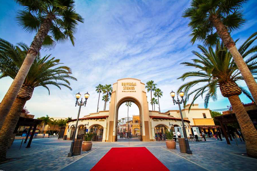 Universal Studios Hollywood Ticket - Get your Universal Studios Hollywood tickets for a day of thrilling rides, live shows, and behind-the-scenes movie magic. Explore iconic attractions like The Wizarding World of Harry Potter™ and the world-famous Studio Tour. Universal Studios Hollywood Ticket - Image 1 of 5