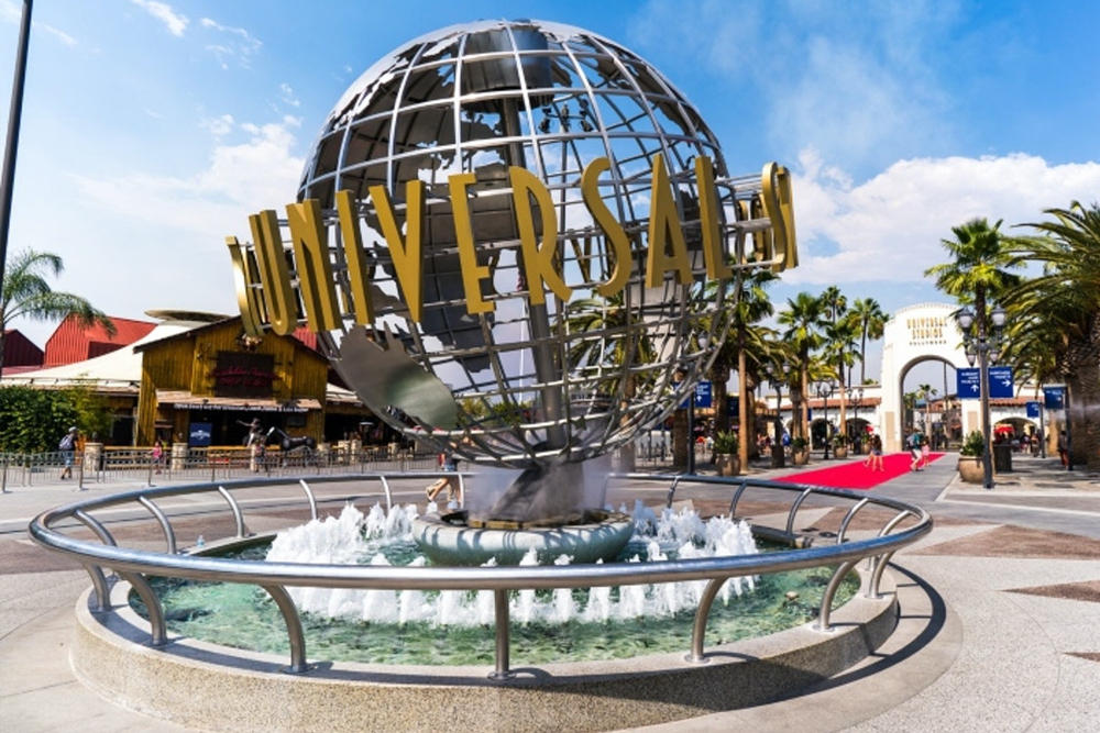 Universal Studios Hollywood Ticket - Holen Sie sich Ihre Universal Studios Hollywood Tickets für einen Tag voller aufregender Fahrgeschäfte, Live-Shows und magischer Einblicke hinter die Kulissen der Filmwelt. Entdecken Sie ikonische Attraktionen wie The Wizarding World of Harry Potter™ und die weltberühmte Studio Tour. Universal Studios Hollywood Ticket - Bild 4 von 5