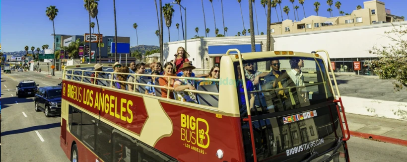 ビッグバスツアーズ ロサンゼルス - Big Bus Toursで快適にロサンゼルスを満喫しましょう!ハリウッド、ビバリーヒルズ、サンタモニカ・ピアなどの人気スポットで自由に乗り降りできます。オープントップの二階建てバスからの美しい眺めを楽しみ、多言語対応のオーディオガイドで街の豊かな歴史を学べます。自分のペースで観光するのにぴったりのBig Bus Toursは、ロサンゼルスの最も象徴的な名所を忘れられない方法で体験させてくれます。 ビッグバスツアーズ ロサンゼルス - 画像 4 の 5