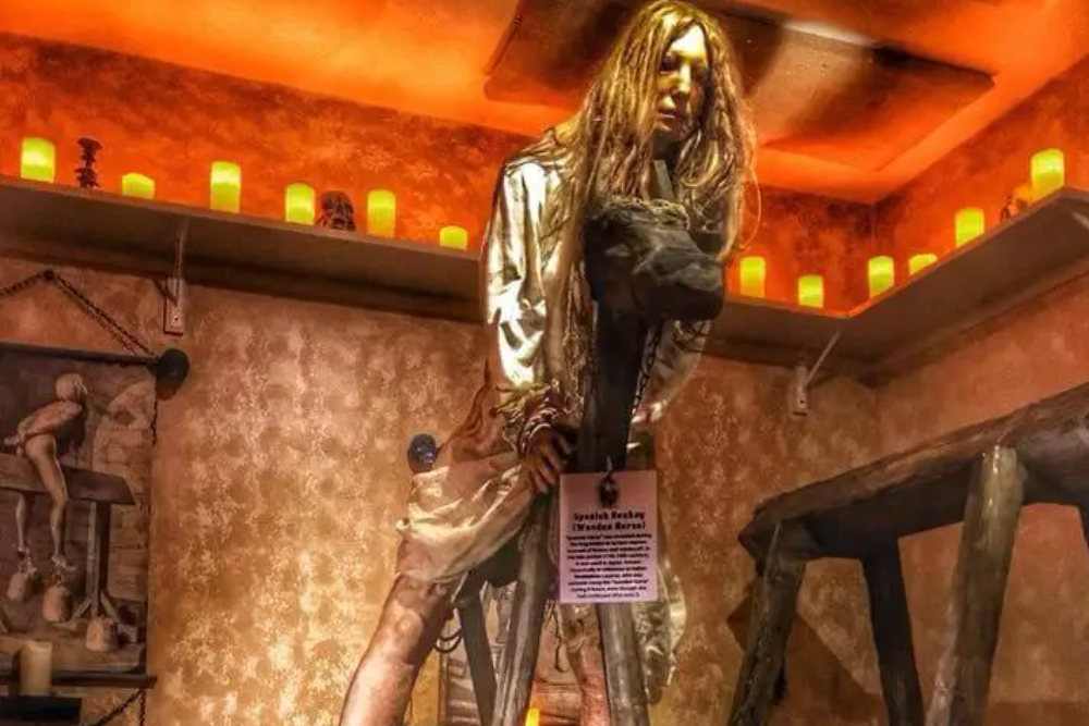 Medieval Torture Museum Chicago - Image 3 of 7