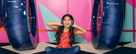 Los Angeles Illusion Museum: Mind-Bending Exhibits & Upside Down House - JTR Holidays