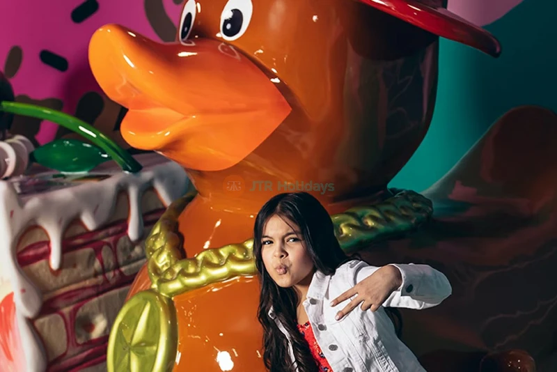 Los Angeles Illusion Museum: Mind-Bending Exhibits & Upside Down House - JTR Holidays - Image 7 of 9