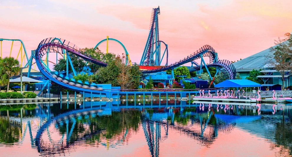SeaWorld Orlando - Sumérgete en la aventura en SeaWorld Orlando, donde emocionantes montañas rusas se encuentran con increíbles experiencias de vida marina. Explora atracciones familiares, encuentros con animales y espectáculos impresionantes que dan vida al océano. Refrescate en Aquatica Orlando con emocionantes toboganes de agua y zonas de chapoteo. Perfecto para amantes de los animales y buscadores de emociones por igual. SeaWorld Orlando - Imagen 1 de 5