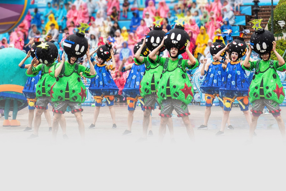 Everland Freizeitpark Gyeonggi - Erleben Sie endlosen Spaß im Everland Freizeitpark Gyeonggi, dem größten Freizeitpark Südkoreas. Der Everland Freizeitpark Gyeonggi bietet aufregende Fahrgeschäfte, spannende Attraktionen und fünf einzigartige Zonen für alle Altersgruppen. Besuchen Sie Zootopia im Everland Freizeitpark Gyeonggi und sehen Sie über 2.000 Tiere aus nächster Nähe, einschließlich Löwen, Giraffen und Elefanten. Genießen Sie die berühmte T-Express-Achterbahn und themenbezogene Festivals im Everland Freizeitpark Gyeonggi das ganze Jahr über. Perfekt für Familien, Freunde und Abenteurer verspricht der Everland Freizeitpark Gyeonggi unvergessliche Erinnerungen! Everland Freizeitpark Gyeonggi - Bild 3 von 5