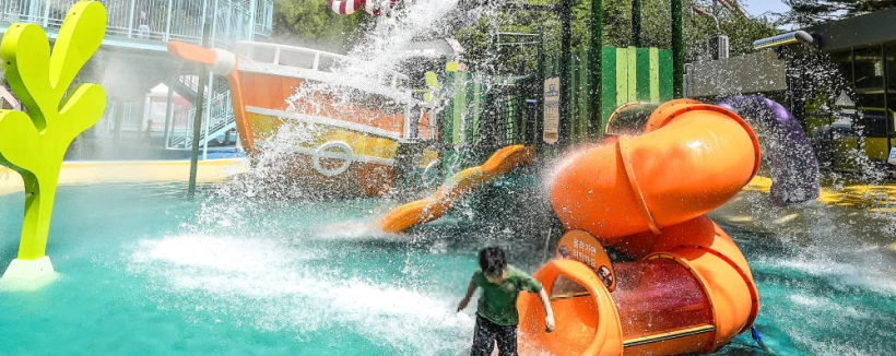 Seoul Land Themenpark - Entdecken Sie endlosen Spaß im Seoul Land Themenpark, Südkoreas erstem Freizeitpark. Der Seoul Land Themenpark bietet aufregende Fahrgeschäfte, spannende Bereiche und unterhaltsame Attraktionen für alle Altersgruppen. Erkunden Sie Themenbereiche wie Character Town und Tomorrow Land im Seoul Land Themenpark und genießen Sie Achterbahnen, Spiele und Hindernisparcours. Verpassen Sie nicht die saisonalen Festivals und Live-Shows, die den Seoul Land Themenpark das ganze Jahr über besonders machen. Perfekt für Familien und Freunde, verspricht der Seoul Land Themenpark unvergessliche Erinnerungen! Seoul Land Themenpark - Bild 4 von 5