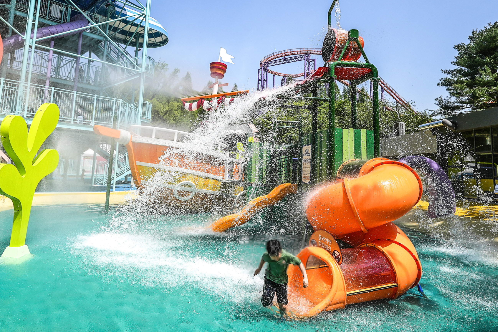Parc à thème Seoul Land - Découvrez un divertissement sans fin au Parc à thème Seoul Land, premier parc à thème de la Corée du Sud. Le Parc à thème Seoul Land propose des attractions à sensations, des zones thématiques et des activités amusantes pour tous les âges. Explorez des zones thématiques comme le Quartier des personnages et la Terre de Demain au Parc à thème Seoul Land, et profitez de montagnes russes, de jeux et de parcours d'obstacles. Ne manquez pas les festivals saisonniers et les spectacles en direct qui rendent le Parc à thème Seoul Land spécial toute l'année. Parfait pour les familles et les amis, le Parc à thème Seoul Land promet des souvenirs inoubliables ! Parc à thème Seoul Land - Image 4 sur 5