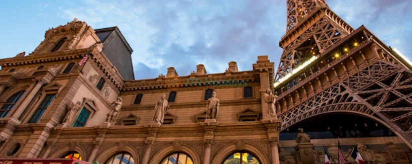 Entrada para la Plataforma de Observación de la Torre Eiffel en Las Vegas - Reserva tus entradas para la Plataforma de Observación de la Torre Eiffel en Las Vegas y disfruta de vistas panorámicas de 360 grados del deslumbrante Strip de Las Vegas. Esta icónica réplica a media escala de la Torre Eiffel de París ofrece impresionantes oportunidades para fotos, un ambiente romántico y una experiencia imperdible para los visitantes que desean explorar las principales atracciones de Las Vegas. Entrada para la Plataforma de Observación de la Torre Eiffel en Las Vegas - Imagen 4 de 5