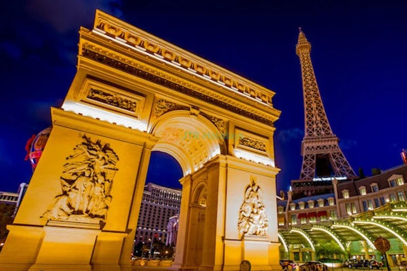 Eiffel Tower Viewing Deck Las Vegas - Best Views on the Strip - JTR Holidays