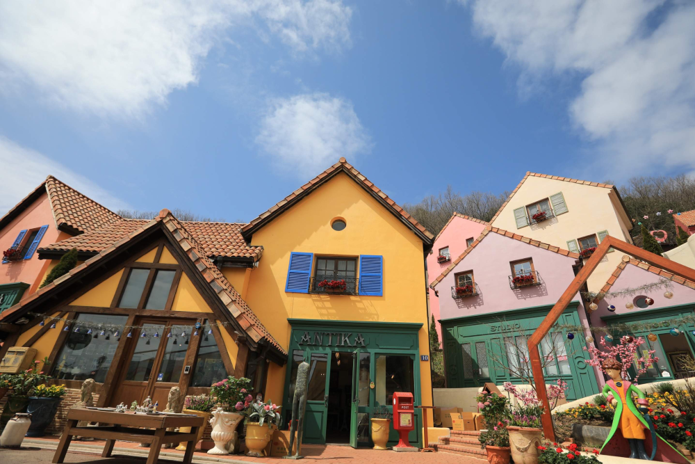 Petite France Gyeonggi - Image 8 of 10