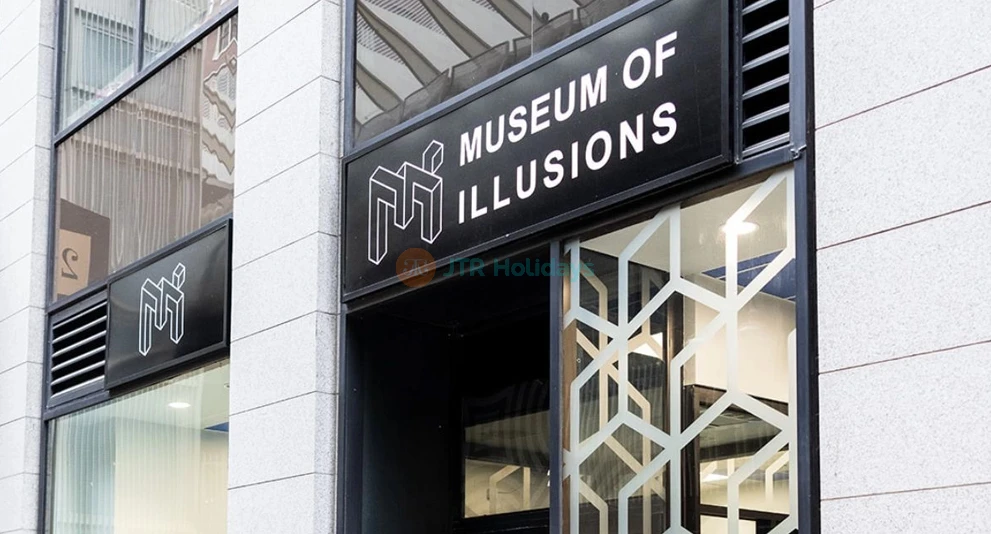 Museum of Illusions Chicago - Image 1 of 5