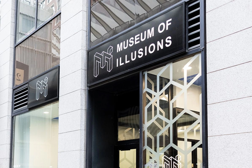 Museum of Illusions Chicago - Image 1 of 9