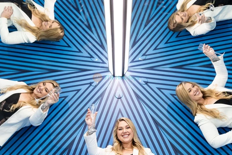 Museum of Illusions Chicago - Image 9 of 9