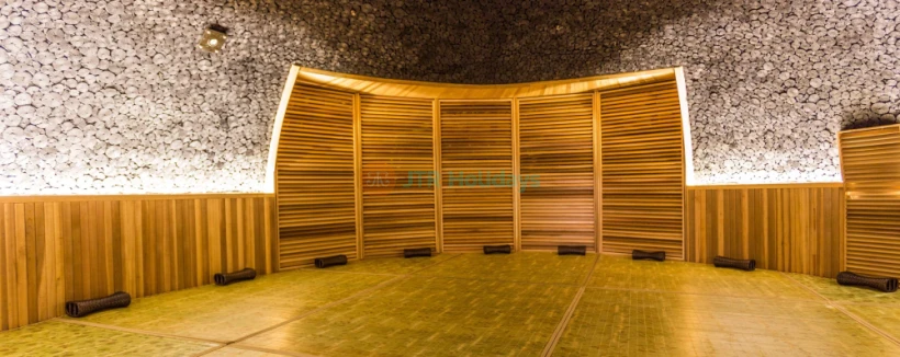 AQUAFIELD Goyang - AQUAFIELD Goyang bietet ein entspannendes und verjüngendes Erlebnis im Herzen von Gyeonggi-do. Im AQUAFIELD Goyang können Sie verschiedene Wellnesseinrichtungen wie den Wolkenraum, den Mineralsteinraum, den Salzzimmer und die Fuß-Spa-Lounge genießen, die alle zu Ihrem Komfort und Ihrer Entspannung gestaltet sind. Die Hochtemperaturräume von AQUAFIELD Goyang fördern die Durchblutung und entgiften Ihren Körper, was es zu einem idealen Ort zum Entspannen macht. Ob Sie die beruhigende Fuß-Spa-Lounge oder die therapeutischen Räume besuchen, AQUAFIELD Goyang garantiert eine erfrischende Auszeit. Entdecken Sie heute das Beste aus Wellness und Entspannung im AQUAFIELD Goyang. AQUAFIELD Goyang - Bild 3 von 5