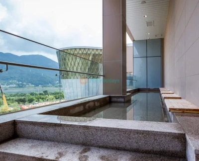AQUAFIELD Goyang - AQUAFIELD Goyang bietet ein entspannendes und verjüngendes Erlebnis im Herzen von Gyeonggi-do. Im AQUAFIELD Goyang können Sie verschiedene Wellnesseinrichtungen wie den Wolkenraum, den Mineralsteinraum, den Salzzimmer und die Fuß-Spa-Lounge genießen, die alle zu Ihrem Komfort und Ihrer Entspannung gestaltet sind. Die Hochtemperaturräume von AQUAFIELD Goyang fördern die Durchblutung und entgiften Ihren Körper, was es zu einem idealen Ort zum Entspannen macht. Ob Sie die beruhigende Fuß-Spa-Lounge oder die therapeutischen Räume besuchen, AQUAFIELD Goyang garantiert eine erfrischende Auszeit. Entdecken Sie heute das Beste aus Wellness und Entspannung im AQUAFIELD Goyang. AQUAFIELD Goyang - Bild 5 von 5
