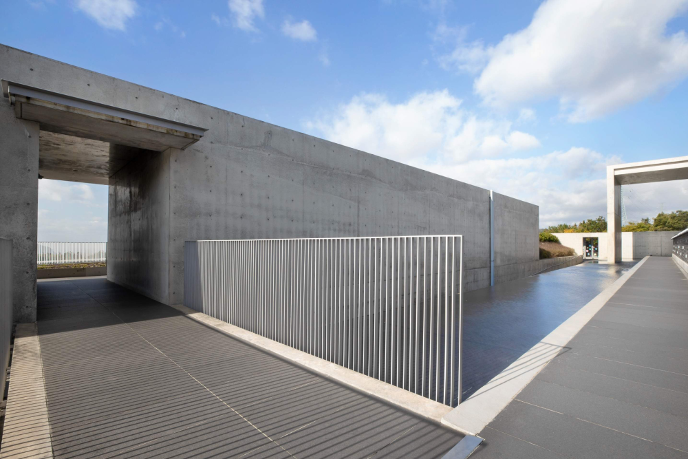 Bonte Museum Jeju - Bonte Museum Jeju is a beautiful place where you can explore traditional Korean art and handicrafts. Located on Jeju Island, Bonte Museum Jeju showcases a stunning collection of Korean culture, including items like portable dining tables, wrapping cloths, and wooden furniture. The museum is designed by the famous architect Tadao Ando, making it a unique blend of art and architecture. Visit Bonte Museum Jeju to learn more about the beauty of Korea's traditional handicrafts and experience its peaceful atmosphere. Bonte Museum Jeju offers a glimpse into the past while looking toward the future of Korean heritage. Bonte Museum Jeju - Image 3 of 5
