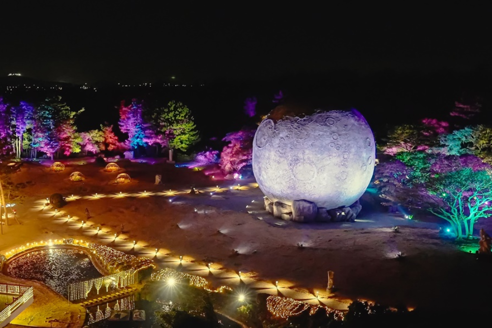 Lunafall Digital Theme Park Jeju - Explore the magic of Lunafall Digital Theme Park, where Jeju’s night scenery meets dazzling media art. Walk through a dreamy world of glowing sculptures, colorful lights, and enchanting stories. Lunafall Digital Theme Park brings the legend of the fallen moon to life with immersive technology. Perfect for families, couples, and friends, Lunafall Digital Theme Park offers a unique and unforgettable experience. Visit Lunafall Digital Theme Park and step into a world of wonder and imagination. Lunafall Digital Theme Park Jeju - Image 5 of 5