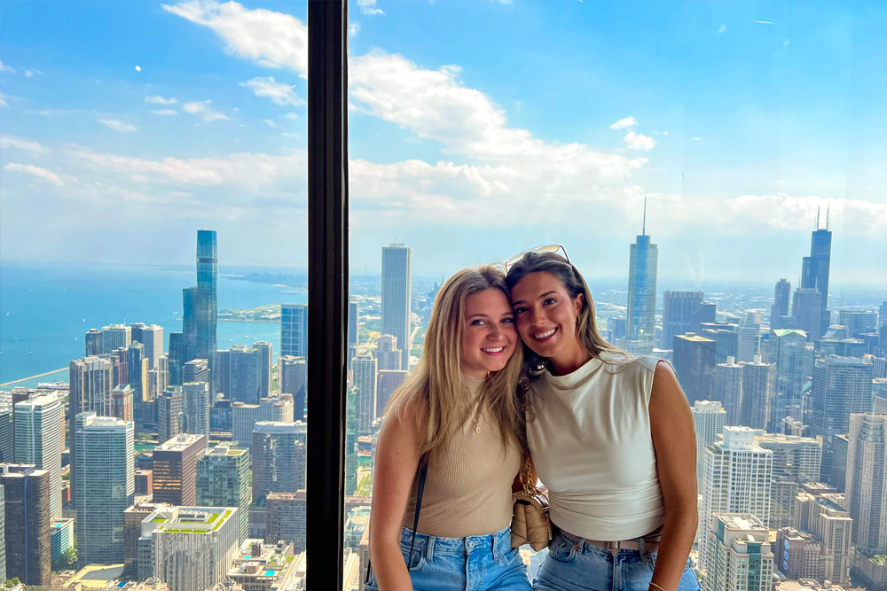 360 Chicago Observation Deck Ticket - Experience breathtaking views of Chicago from the 360 Chicago Observation Deck. Enjoy panoramic city views, interactive exhibits, and the thrilling TILT experience. Enhance your visit with the Magnicity App and relax at the Cloud Bar with local drinks. 360 Chicago Observation Deck Ticket - Image 5 of 5