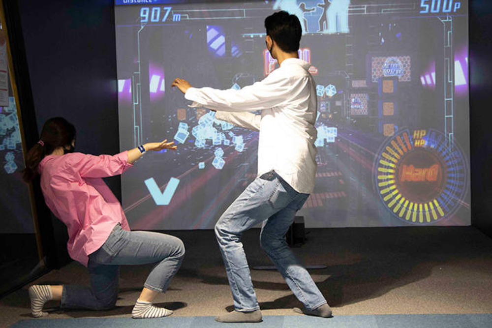 Parc 9.81 Jeju - Le Parc 9.81 Jeju propose une aventure excitante où vous pouvez vivre des descentes défiant la gravité et des vues imprenables sur Jeju. Au Parc 9.81 Jeju, profitez d'une course en descente palpitante à la vitesse de la gravité et laissez-vous émerveiller par les panoramas du mont Halla. Le Parc 9.81 Jeju est parfait pour les amateurs d'adrénaline, avec des véhicules conçus pour le plaisir à grande vitesse. Après la course, détendez-vous et profitez de diverses attractions intérieures comme le laser game et les autos tamponneuses. Visitez le Parc 9.81 Jeju pour une expérience inoubliable au cœur de l'île de Jeju ! Parc 9.81 Jeju - Image 5 sur 5