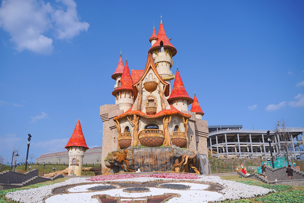 Lotte World Adventure Busan - Image 2 of 6
