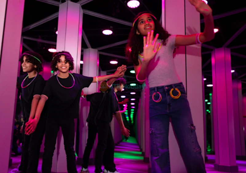 Mirror Maze Ticket at American Dream