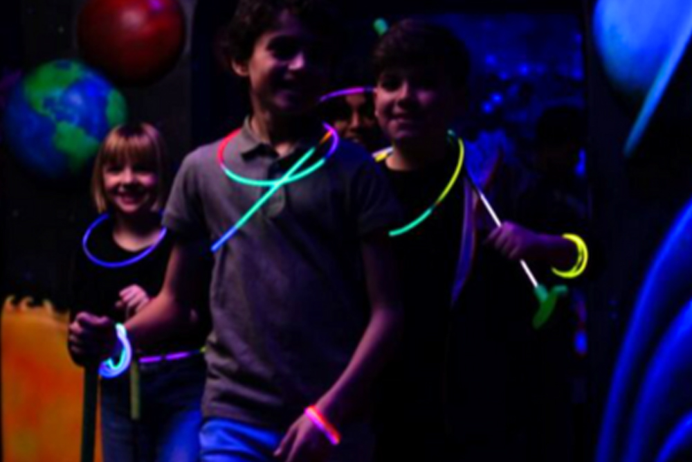 Blacklight Minigolf im American Dream - Bild 2 von 5