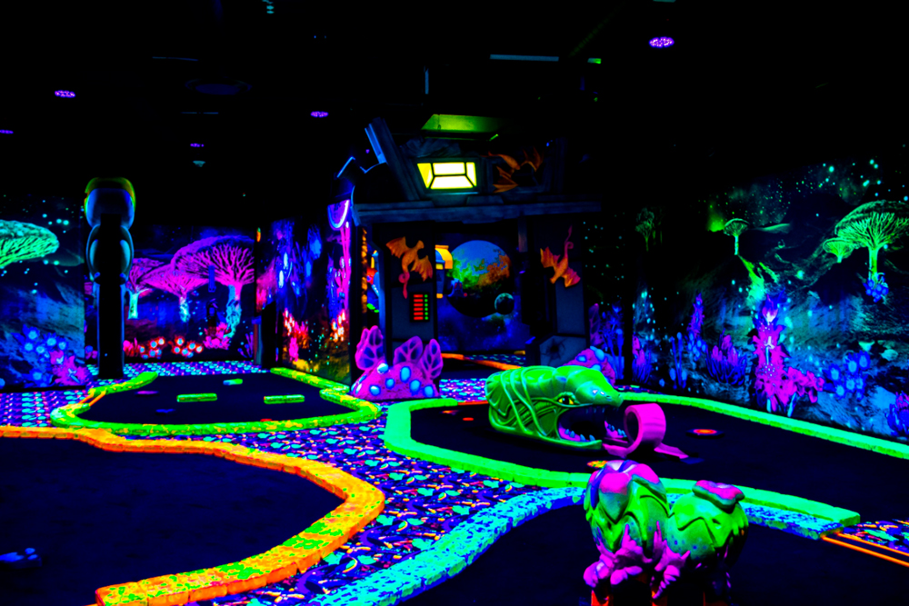 Blacklight Minigolf im American Dream - Image 6 of 6