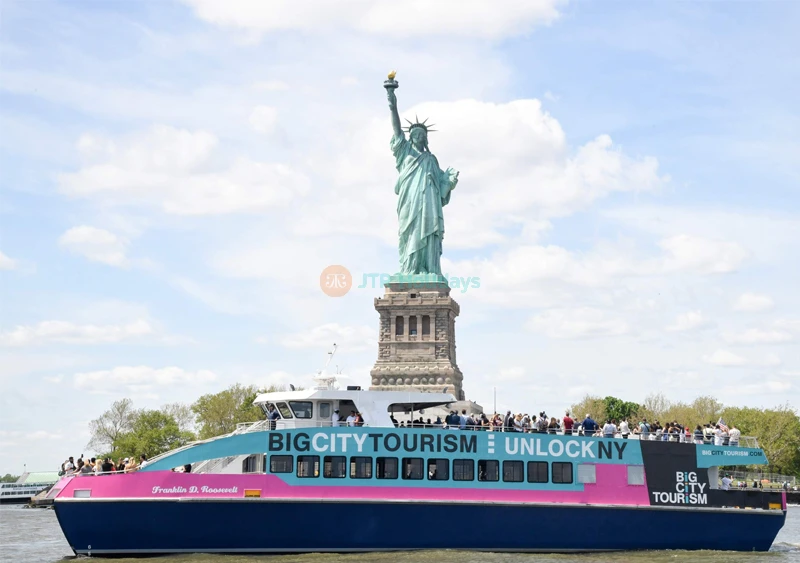 Giro in Barca Freedom Statue of Liberty a New York