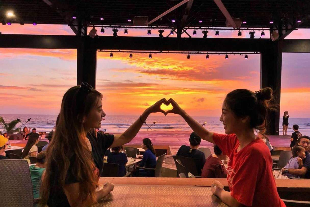 Taotao Tasi Guam - Experience the magic of Taotao Tasi Guam, an unforgettable beachfront dinner show featuring breathtaking Polynesian performances, fire dancing, and a delicious island-style buffet. Book your night of entertainment now! Taotao Tasi Guam - Image 3 of 5