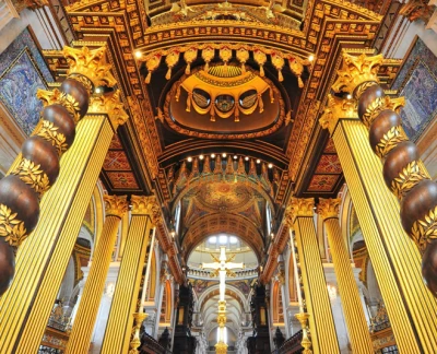 St. Paul's Cathedral Ticket in London - Book your St. Paul's Cathedral ticket and explore one of London's most iconic landmarks. Discover its stunning interiors, visit the historic crypt, and climb the majestic dome for breathtaking city views. Enjoy a self-guided tour with a multimedia guide in multiple languages. St. Paul's Cathedral Ticket in London - Image 2 of 5