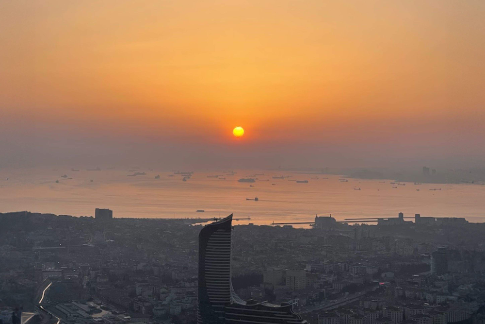 Emaar SkyView Istanbul - Visit Emaar SkyView Istanbul for stunning 360° views of the city’s skyline from 300 meters above. From the top of Emaar SkyView Istanbul, enjoy breathtaking panoramic views and unforgettable sunsets. Experience the thrilling Skywalk adventure at Emaar SkyView Istanbul, the longest glass walkway in Europe. Whether you’re looking for incredible views or an exciting adventure, Emaar SkyView Istanbul offers the perfect combination. Don’t miss out on this must-see destination when in Istanbul – Emaar SkyView Istanbul promises an unforgettable experience! Emaar SkyView Istanbul - Image 4 of 5