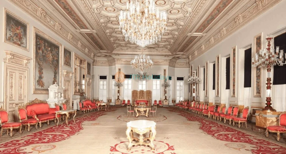 Palacio Yildiz Estambul - Descubre el Palacio Yıldız Estambul, una joya oculta de la historia otomana y una impresionante arquitectura. El Palacio Yıldız Estambul ofrece a los visitantes una visión de la vida real con sus habitaciones bellamente conservadas y su lujosa decoración. Explora el tranquilo Parque Yıldız y disfruta del ambiente pacífico que rodea al Palacio Yıldız Estambul. Evita las filas para comprar entradas y retrocede en el tiempo mientras descubres los secretos del Palacio Yıldız Estambul, un ícono del rico patrimonio de Estambul. ¡No pierdas la oportunidad de experimentar el Palacio Yıldız Estambul! Palacio Yildiz Estambul - Imagen 1 de 5