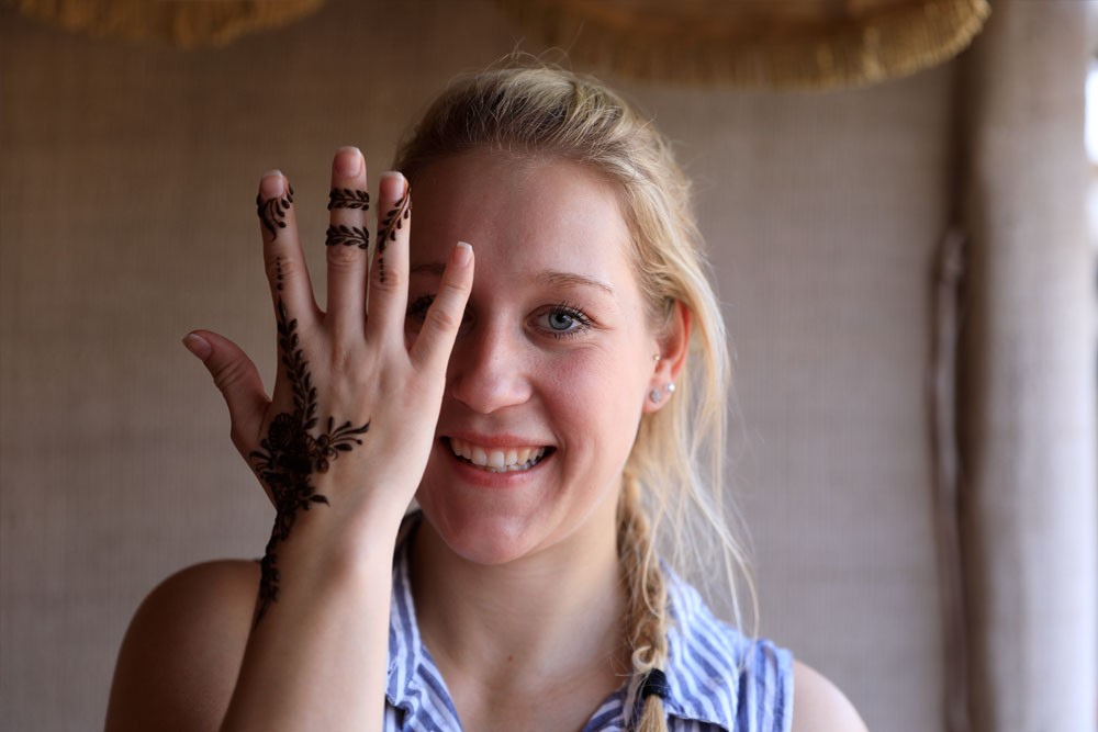 Overnight Red Dunes Desert Safari with Dune Bashing, BBQ & Breakfast - Image 9 of 15