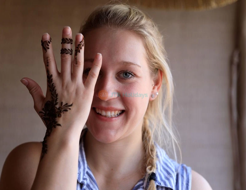 Overnight Red Dunes Desert Safari Dubai with Dune Bashing, BBQ & Breakfast - JTR Holidays - Image 9 of 15