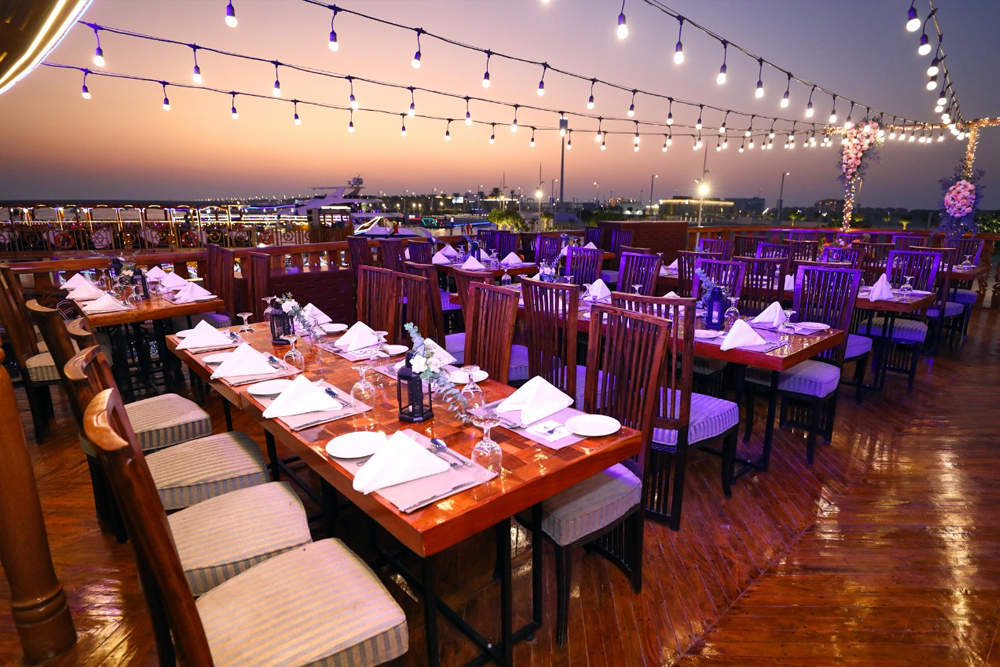 Marina Dhow Cruise Dubai - Book Marina Dhow Cruise Dubai with dinner and live entertainment. Enjoy a luxury cruise along Dubai Marina with instant confirmation. Marina Dhow Cruise Dubai - Image 4 of 5