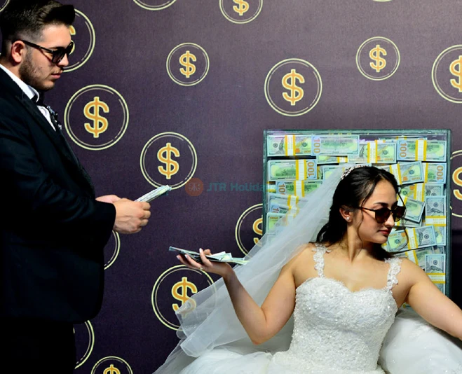 Selfie Park Antalya - Europe's Largest Selfie Museum for Creative Photos - JTR Holidays - Image 2 of 5