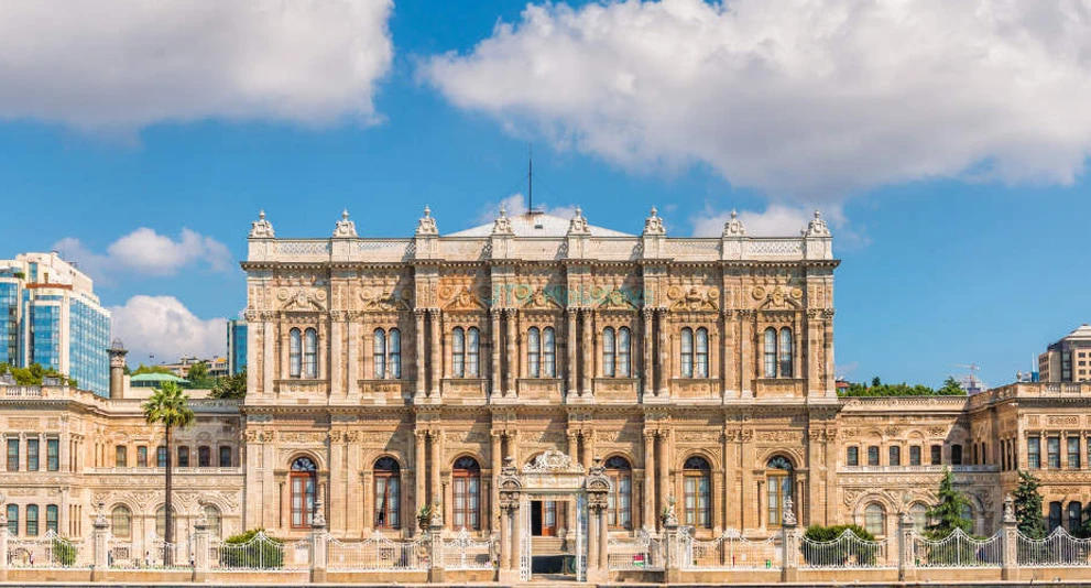 Entrada al Palacio de Dolmabahçe - Imagen 1 de 5