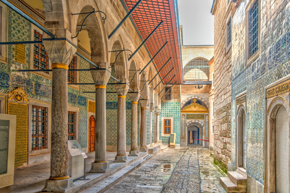 Topkapi Palace Museum - Explore the Topkapi Palace Museum in Istanbul, the former residence of Ottoman sultans. Discover the Imperial Treasury, Harem section, and breathtaking Bosphorus views. Learn about the palace’s rich history with expert guides and multilingual audio guides. Book your tickets now for an unforgettable journey into the Ottoman Empire. Topkapi Palace Museum - Image 1 of 5