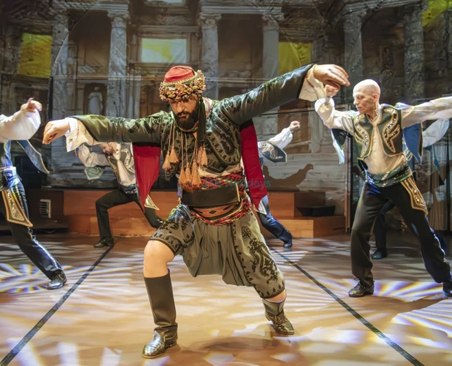 イスタンブールのホジャパシャ文化センターでのトルコ舞踊ショー - 画像 2 の 5